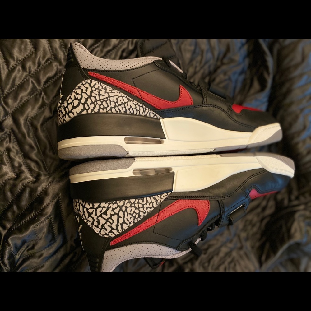 Nike Red and Black Sneakers - Picture 6 of 6
